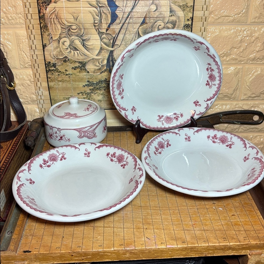 Set of 3 Shenango Bowls New Castle, PA Plus Coordinating Sugar Bowl